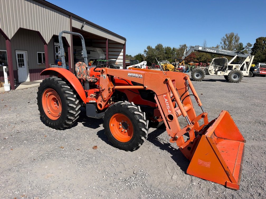KUBOTA M5660SU TRACTOR W/LOADER