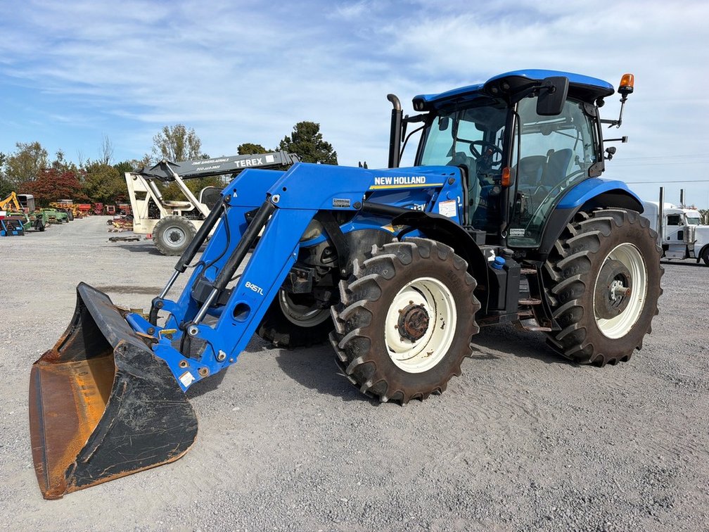 NEW HOLLAND T6.155 TRACTOR W/LOADER