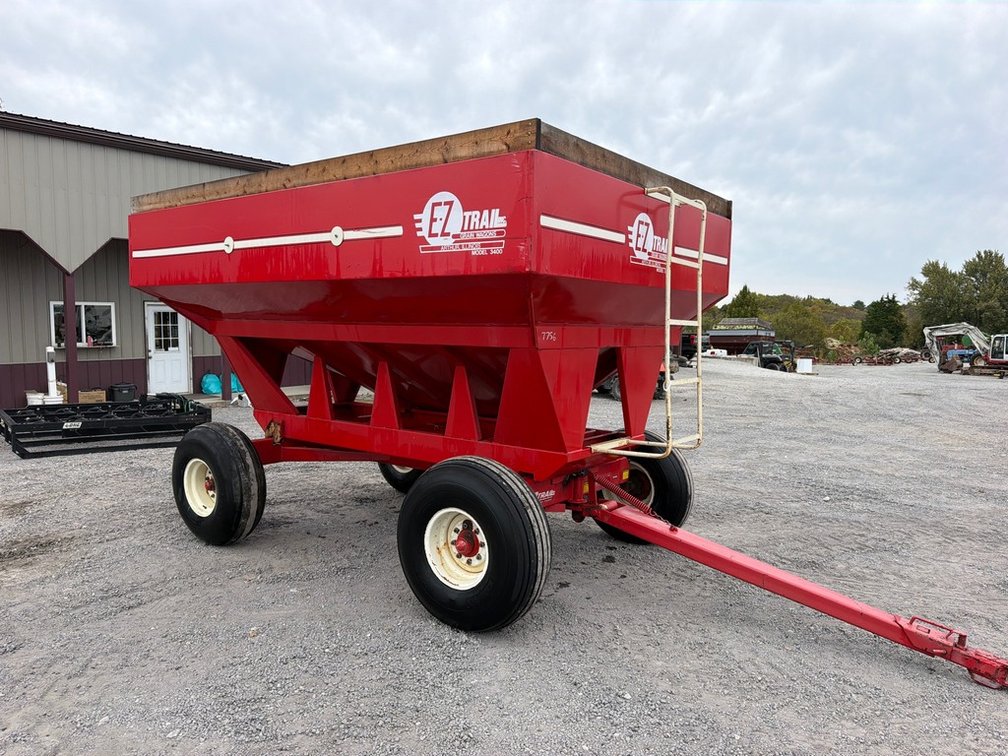 EZ TRAIL 3400 GRAVITY WAGON