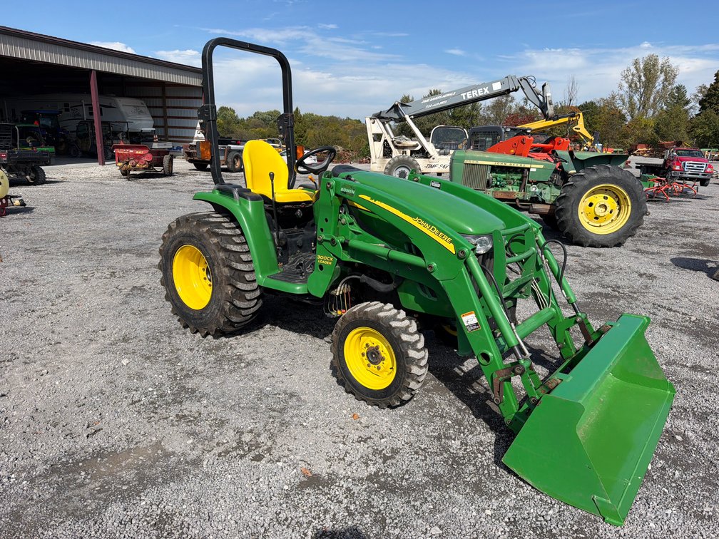 JOHN DEERE 3320 TRACTOR W/LOADER