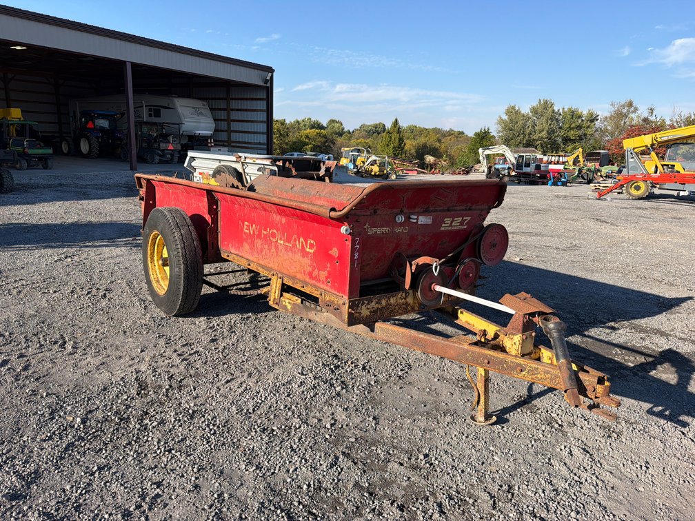 NEW HOLLAND 327 MANURE SPREADER