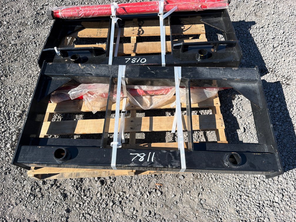SKIDSTEER DUAL PRONG BALE SPEAR