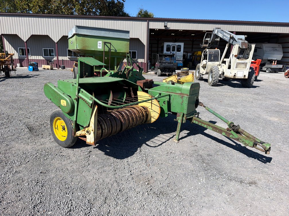 JOHN DEERE 24T SQ BALER