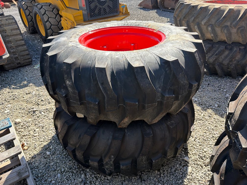 PAIR TITAN R4 TRACTOR TIRES