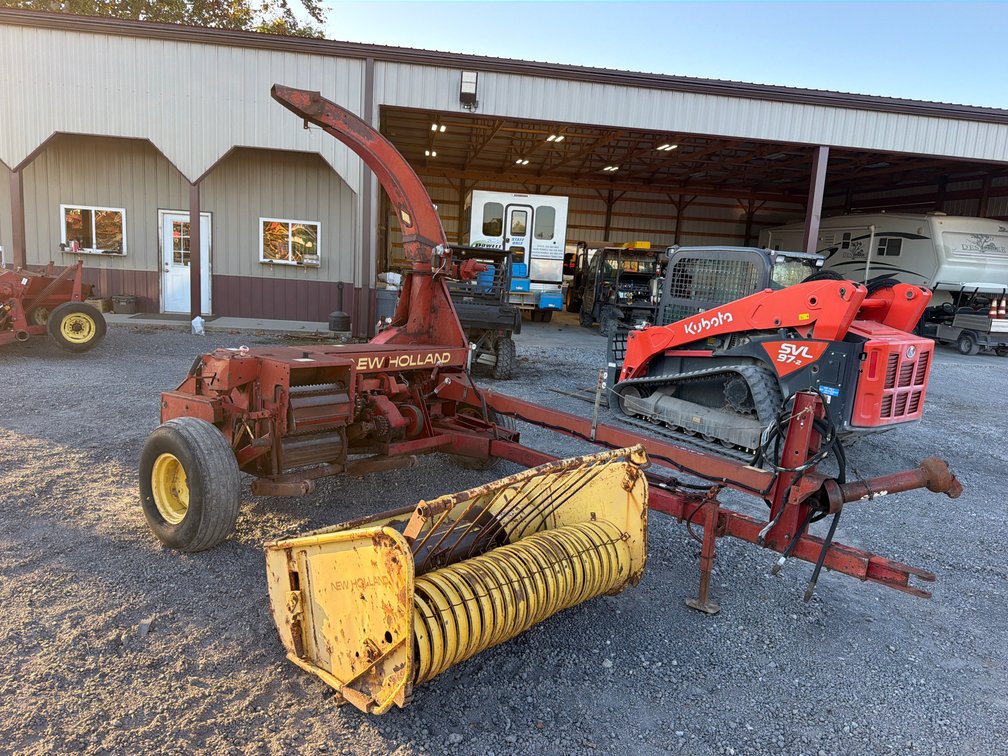 NEW HOLLAND 770 CHOPPER W/HAY HEAD