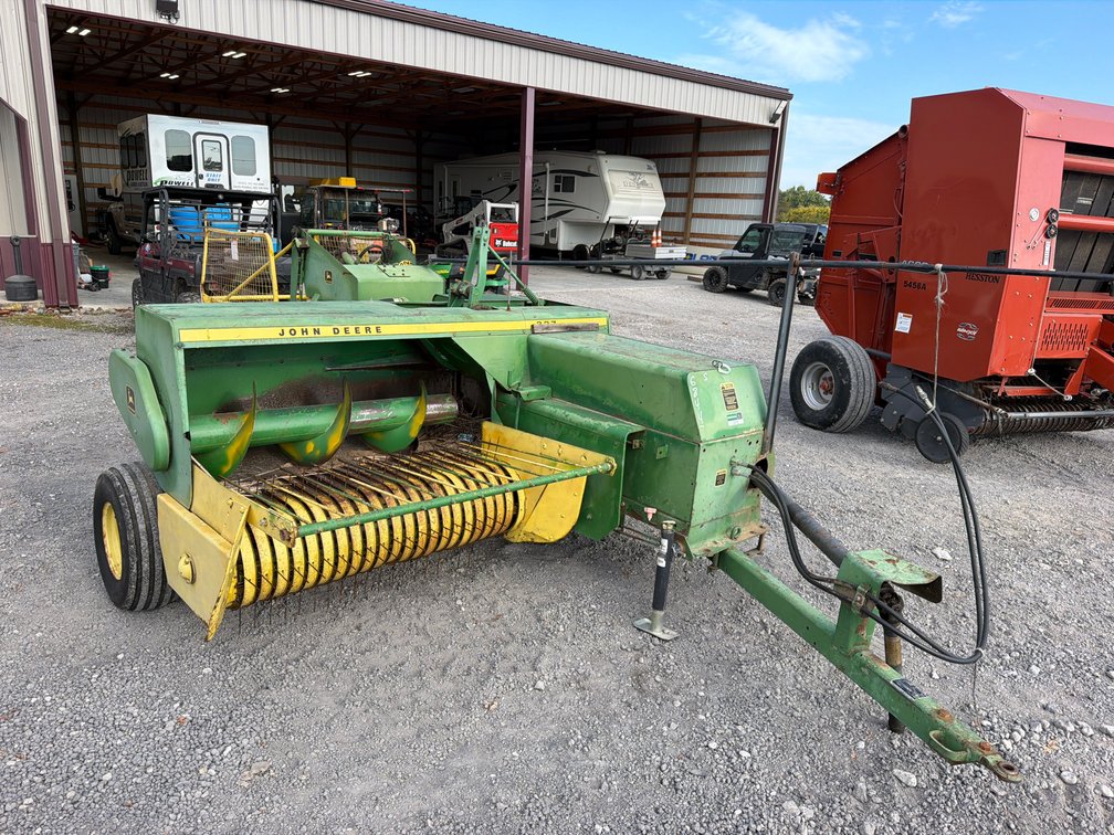 JOHN DEERE 327 SQ BALER