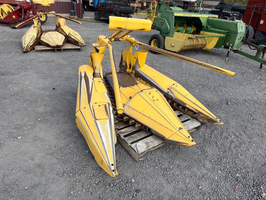 NEW HOLLAND 824 CORN HEAD