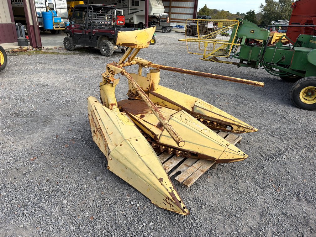 NEW HOLLAND 824 CORN HEAD