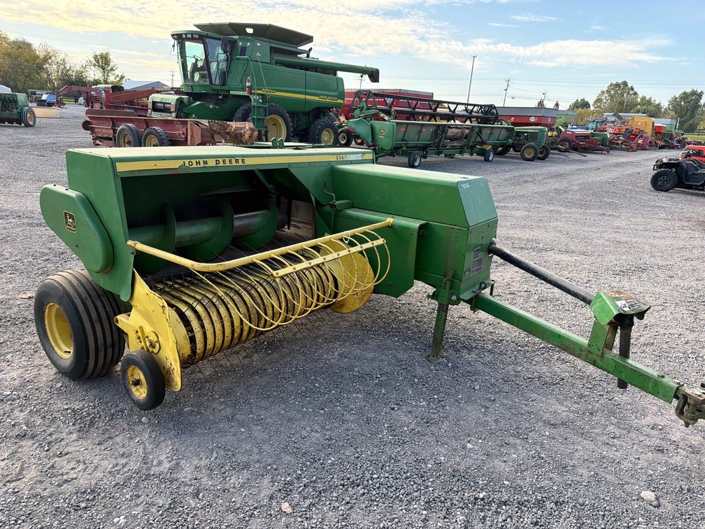 JOHN DEERE 336 SQ BALER
