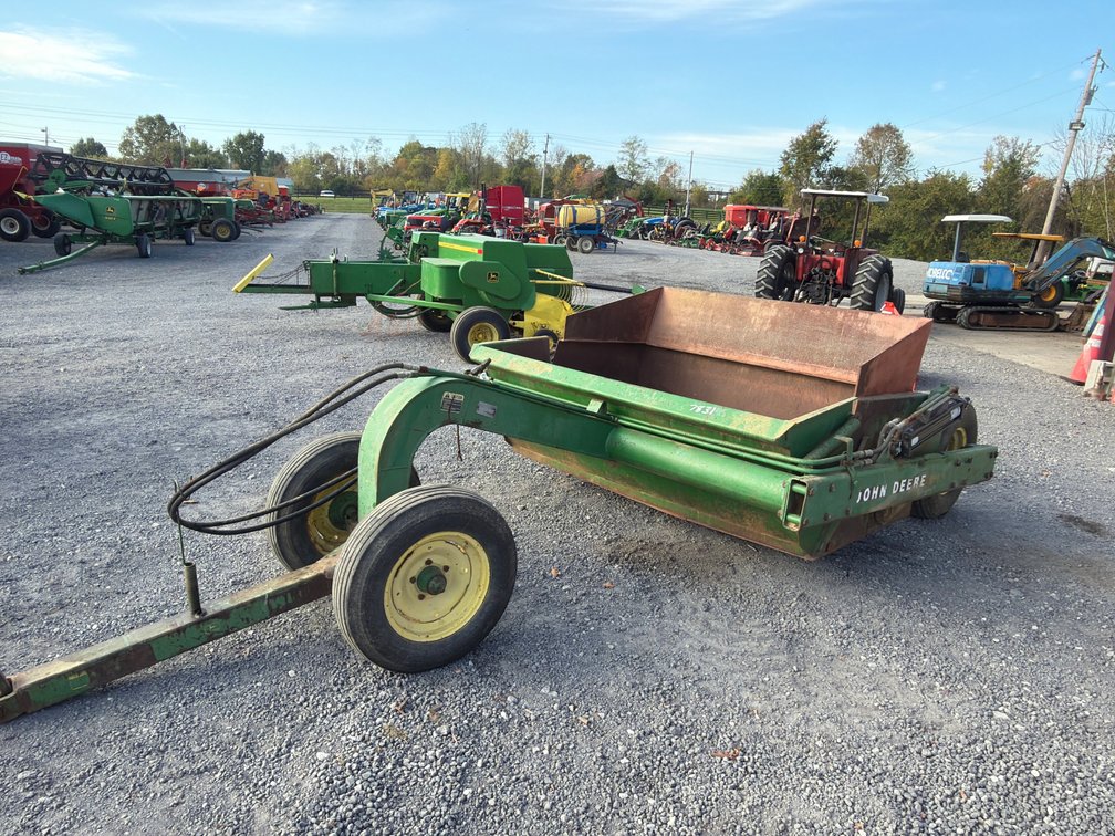 JOHN DEERE 200 DIRT PAN