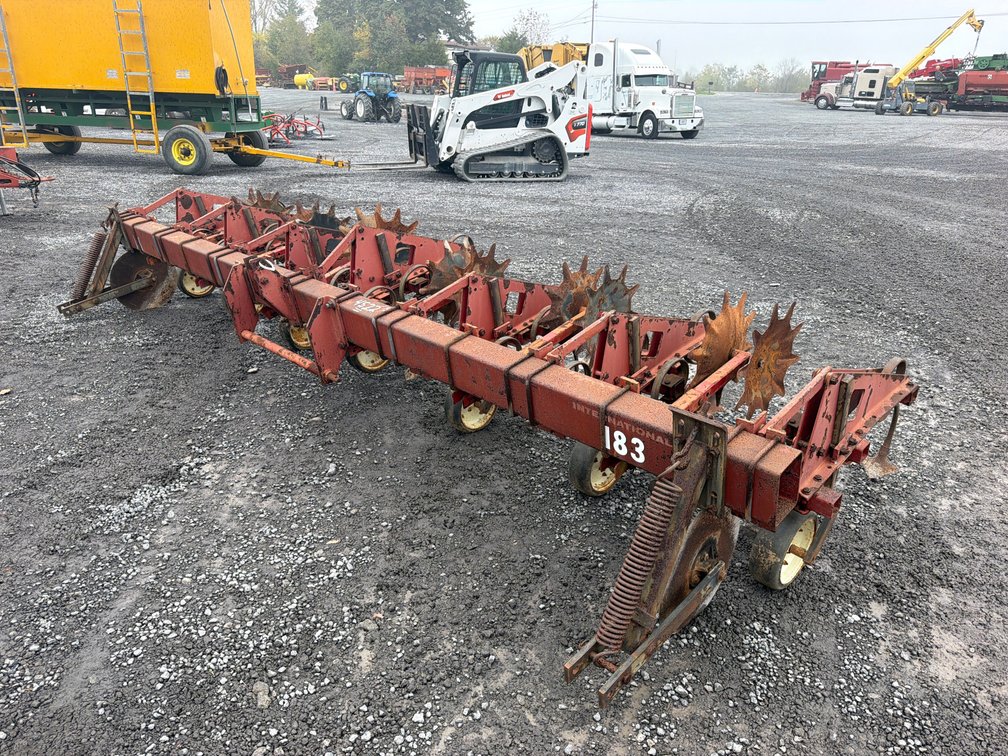 INTERNATIONAL 183 CULTIVATOR
