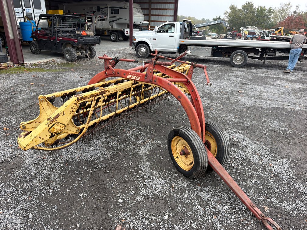 NEW HOLLAND 258 DOLLY RAKE