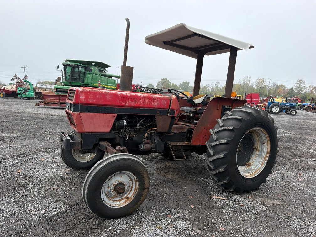 CASE 585 TRACTOR