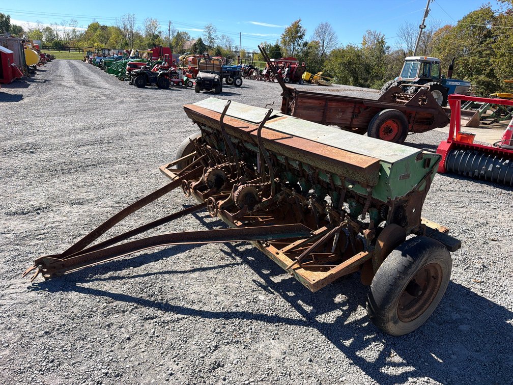 JOHN DEERE VAN BRUNT DRILL