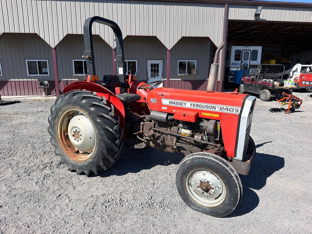 MASSEY FERGUSON 240 S TRACTOR