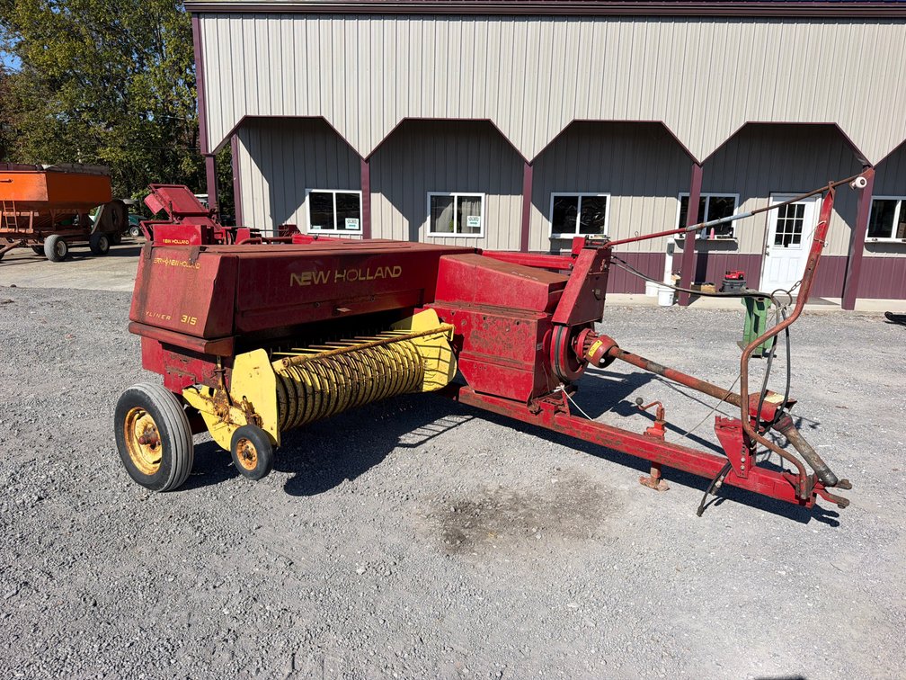 NEW HOLLAND 315 SQ BALER