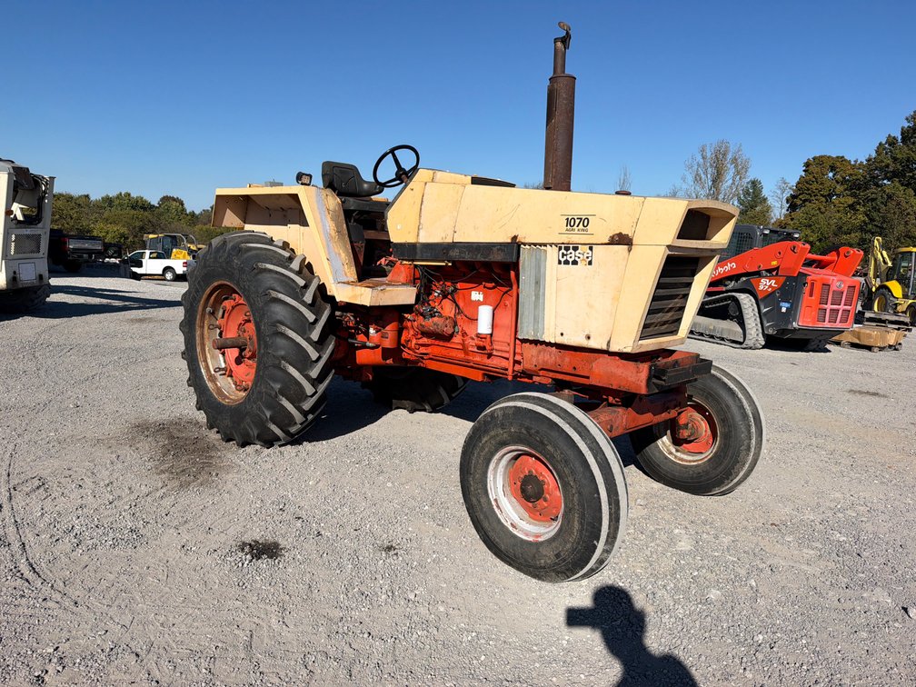 CASE 1070 TRACTOR