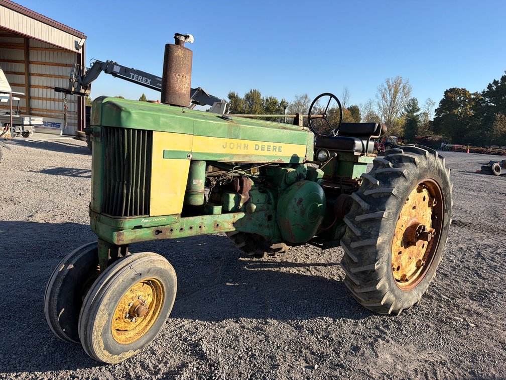 JOHN DEERE 620 TRACTOR