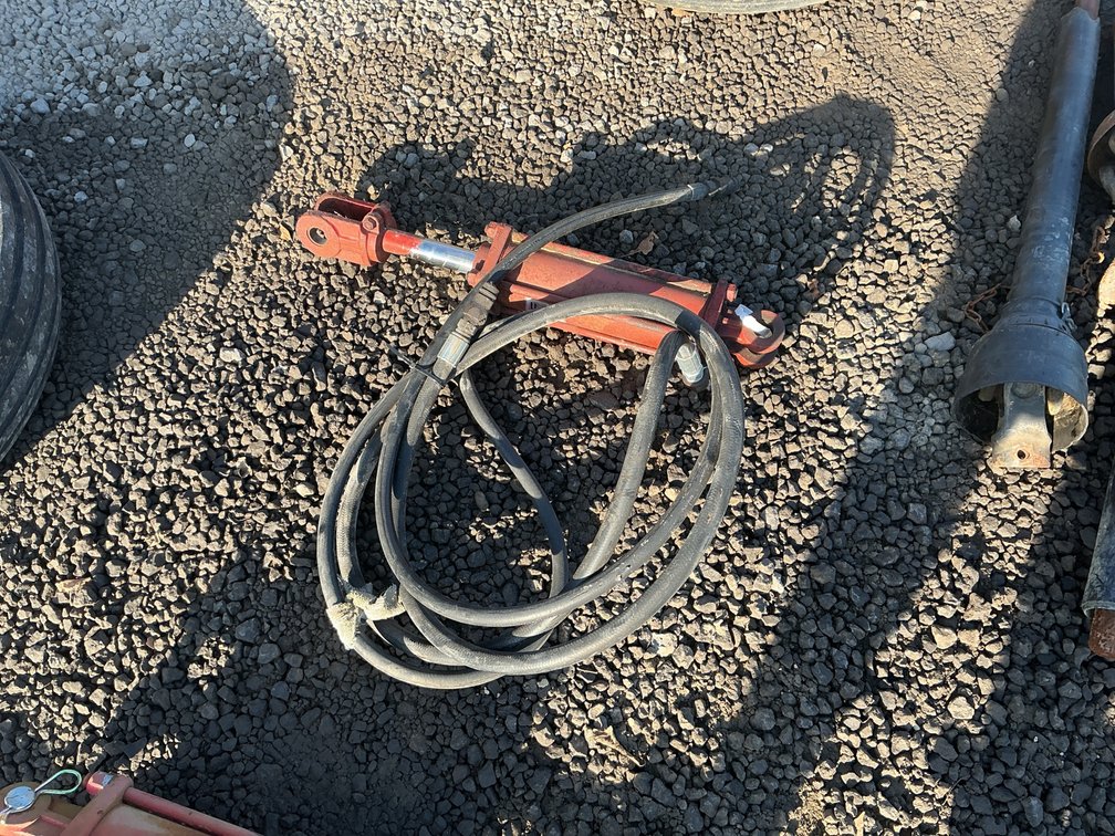 RED HYD CYLINDER