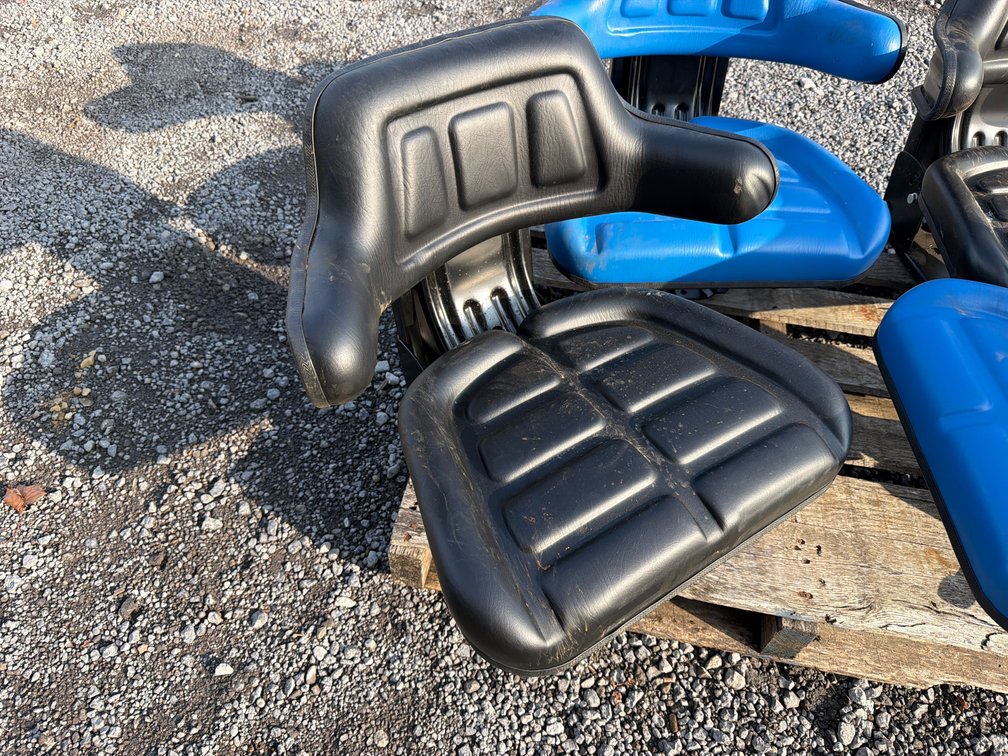 BLACK TRACTOR SEAT