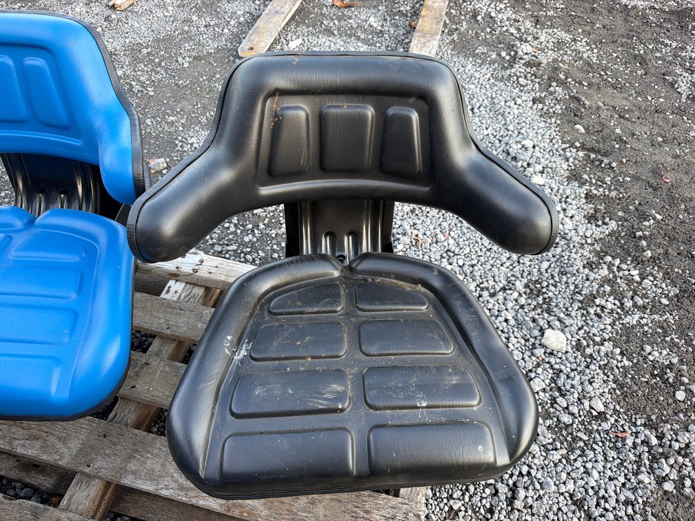 BLACK TRACTOR SEAT