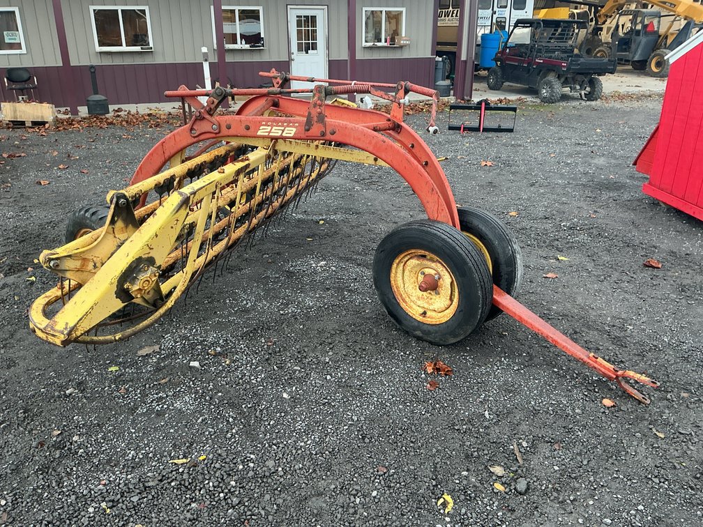 NEW HOLLAND 258 DOLLY RAKE