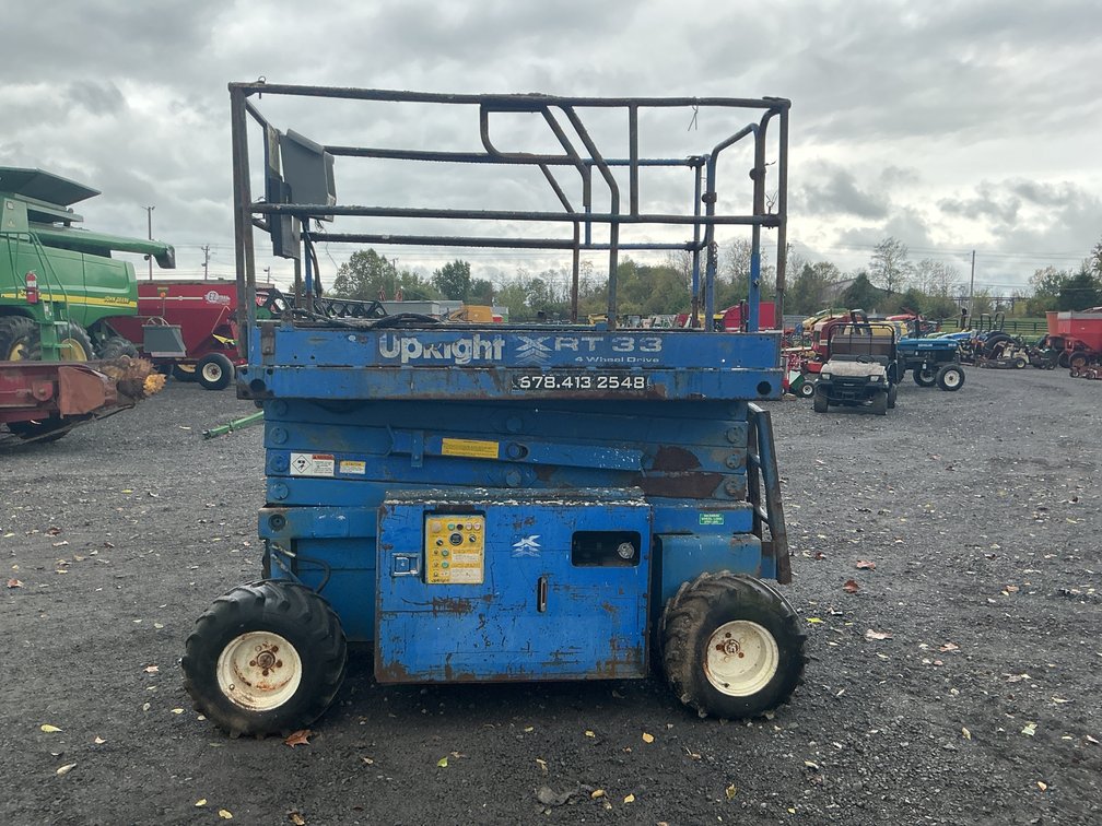 UPRIGHT RT33 SCISSOR LIFT