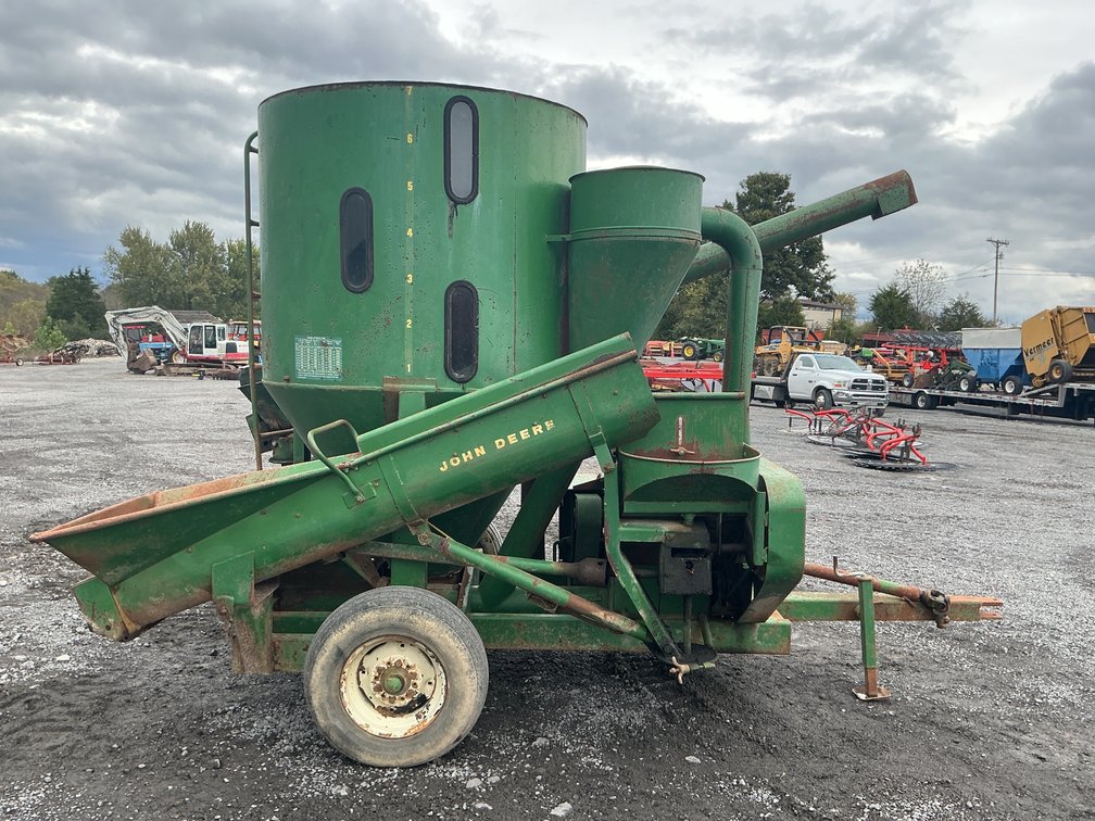 JOHN DEERE 400 GRINDER MIXER
