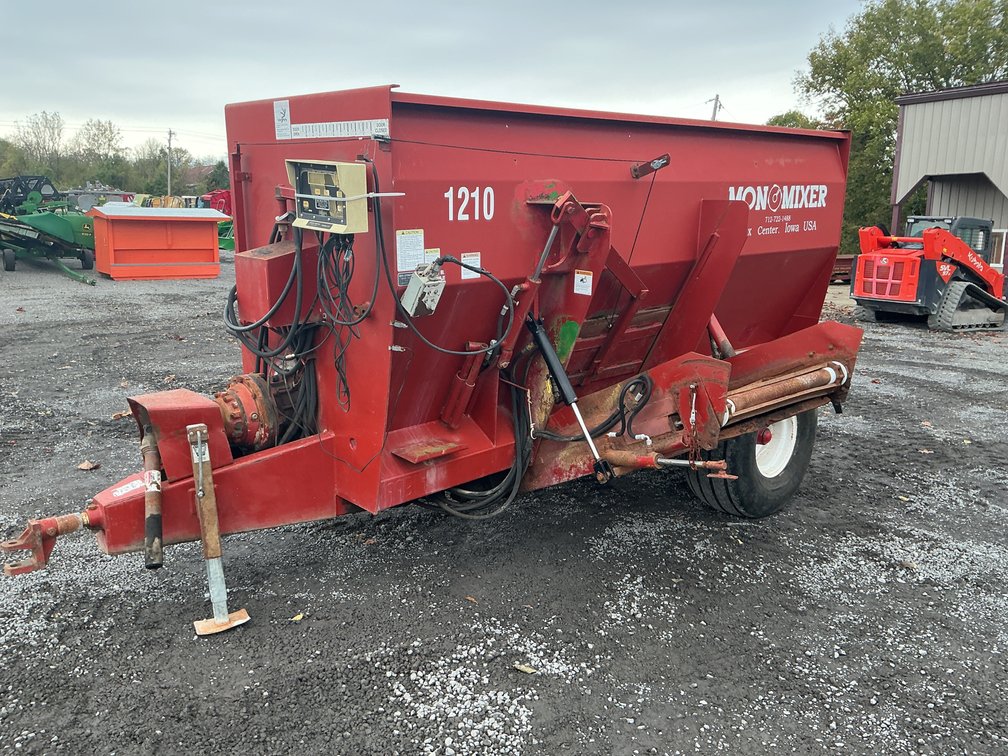 MONOMIXER 1210 FEED WAGON