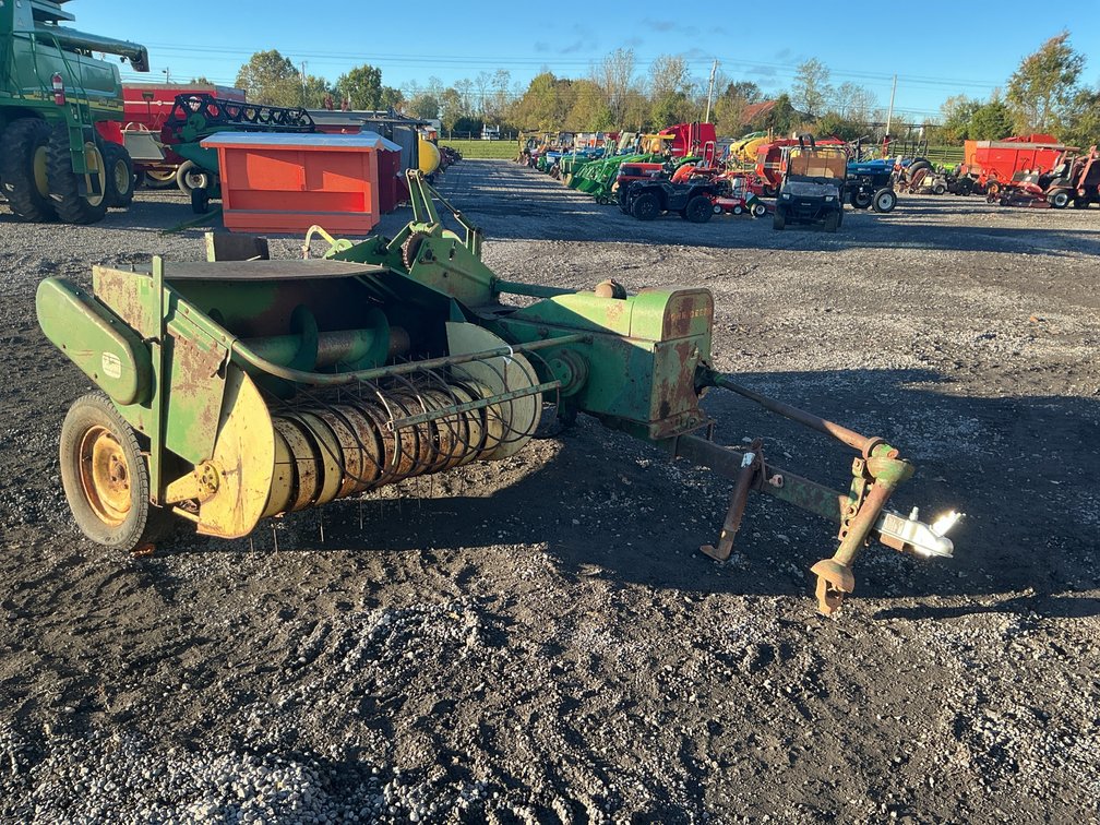 JOHN DEERE 24T SQ BALER