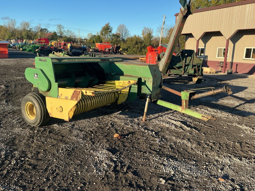 JOHN DEERE 327 SQ BALER