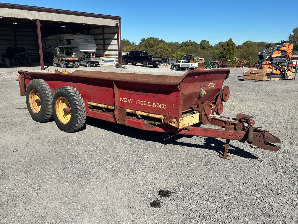 NEW HOLLAND 675 SPREADER