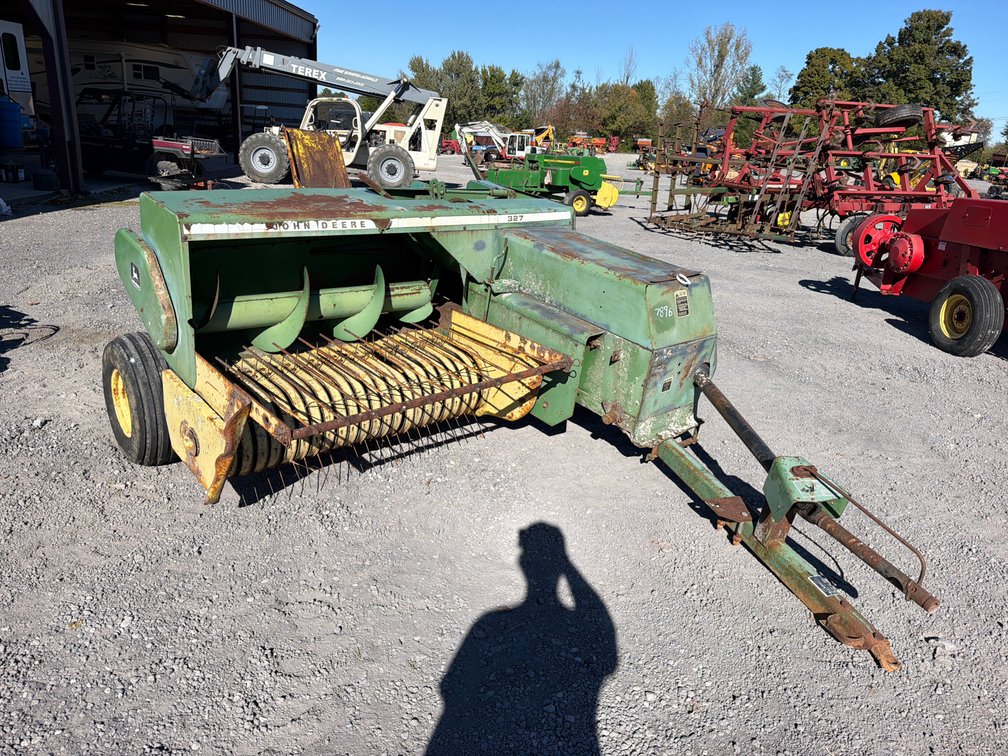 JOHN DEERE 327 SQ BALER