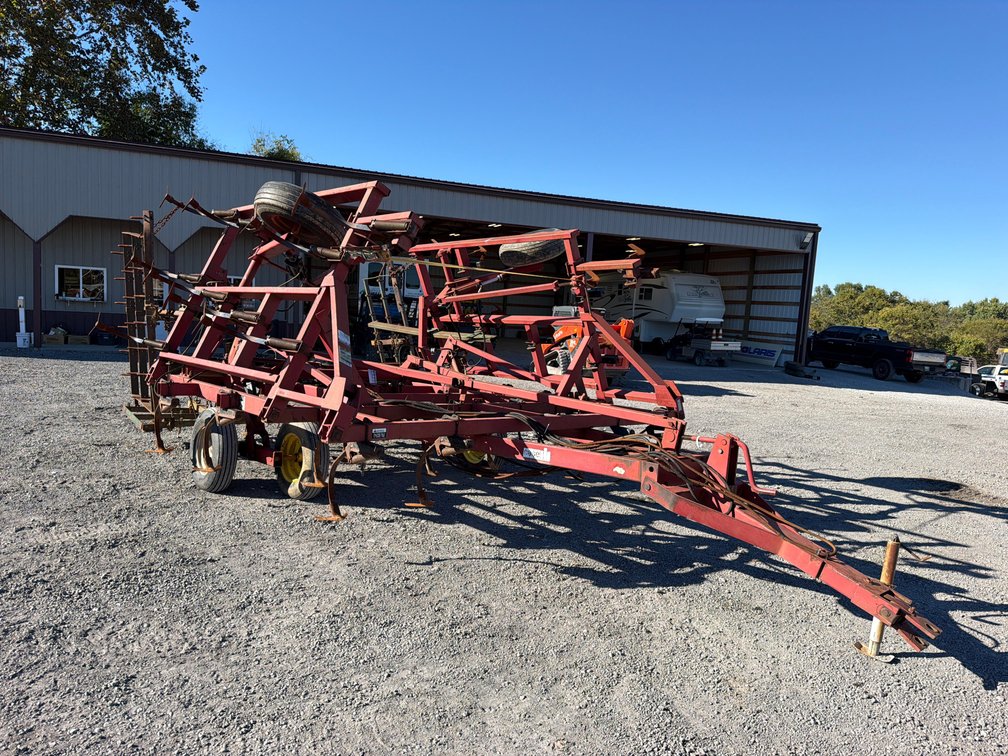 INTERNATIONAL 4800 FIELD CULTIVATOR