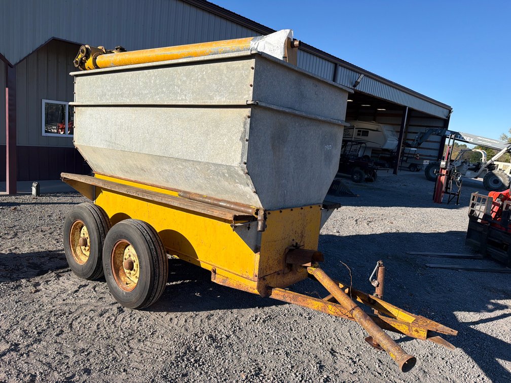 KNOEDLER TANDEM AXLE FEED CART