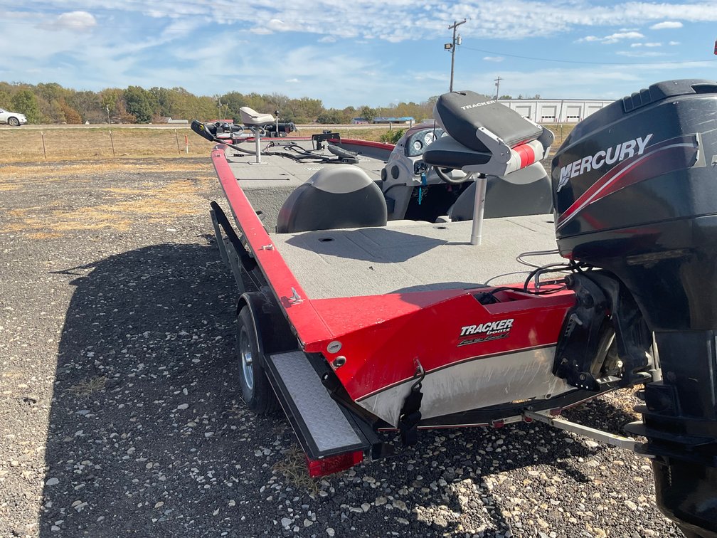 09 bass tracker