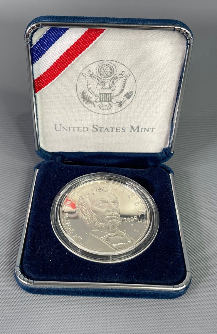2009 Abraham Lincoln Commemorative Silver Dollar