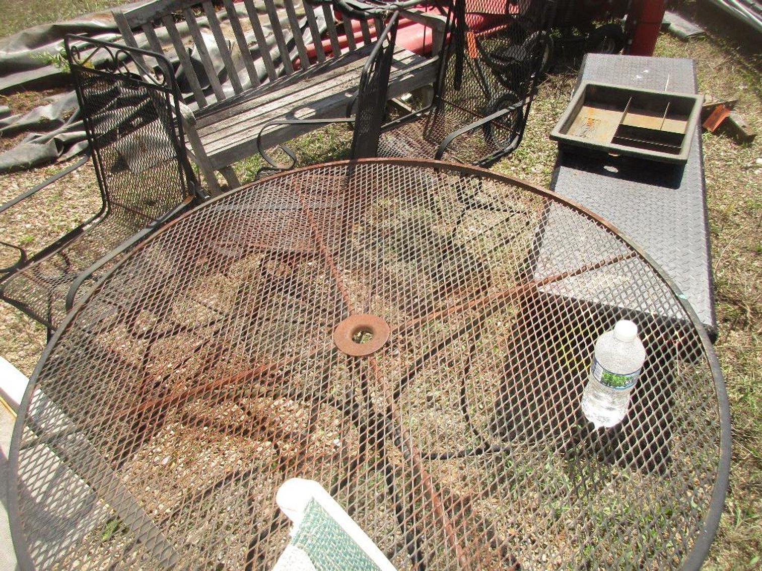 Metal Patio Table and (4) Metal Chairs