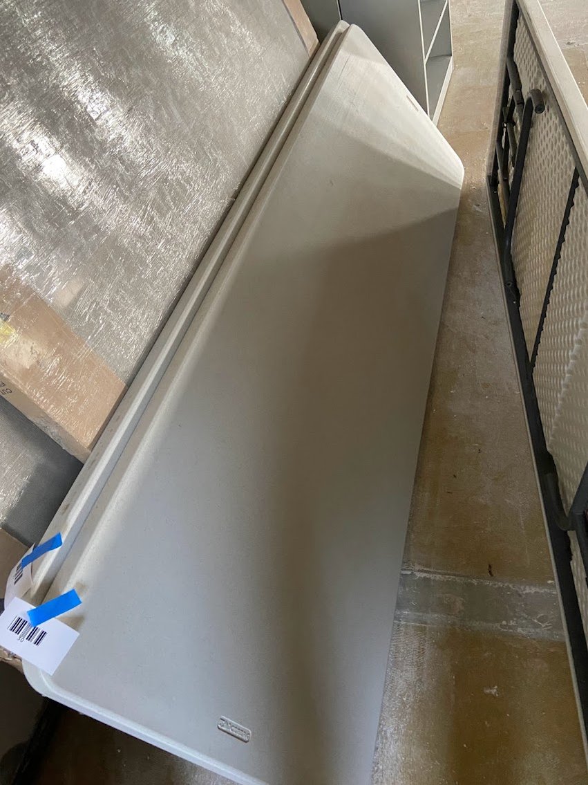 Folding table