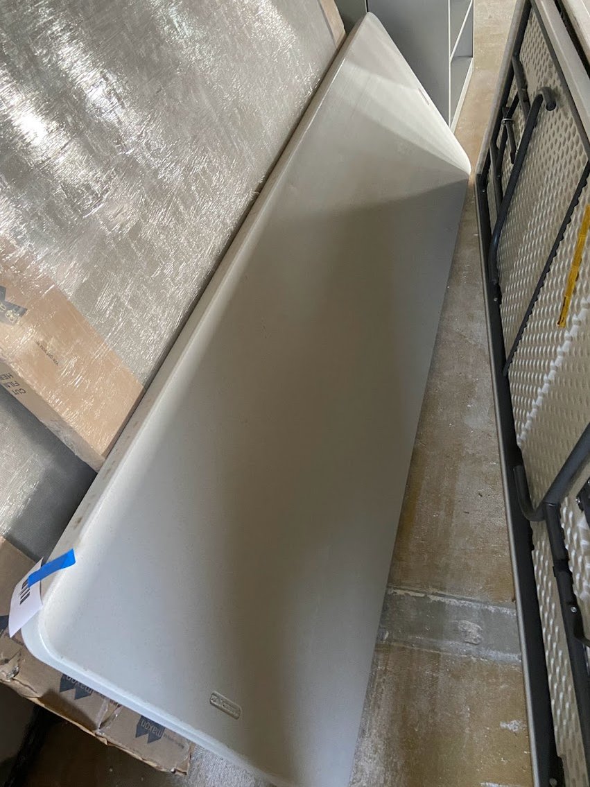 Folding table
