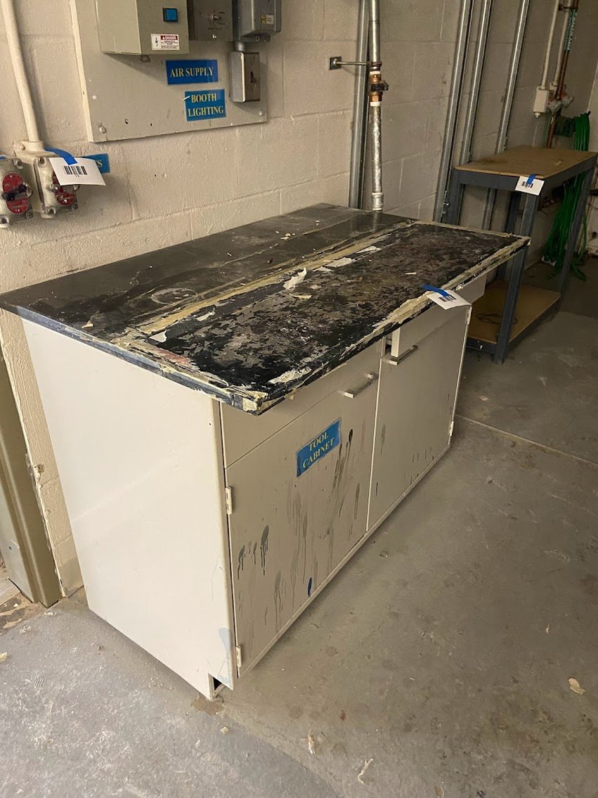 Metal tool cabinet