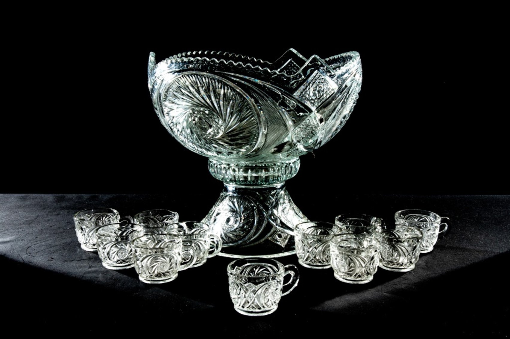 L.E. Smith Aztec Pinwheel Punch Bowl Set
