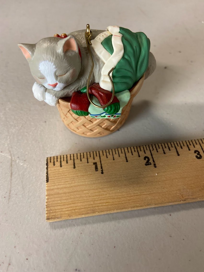 Hallmark Keepsake-1998 Cat Naps 5th- Item NO. QX6383- NO BOX