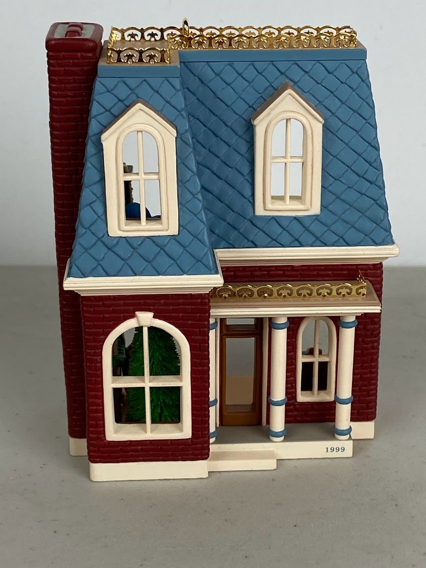 Hallmark Nostalgic House NO.16 House on Holly Lane NO.QX6349- no box