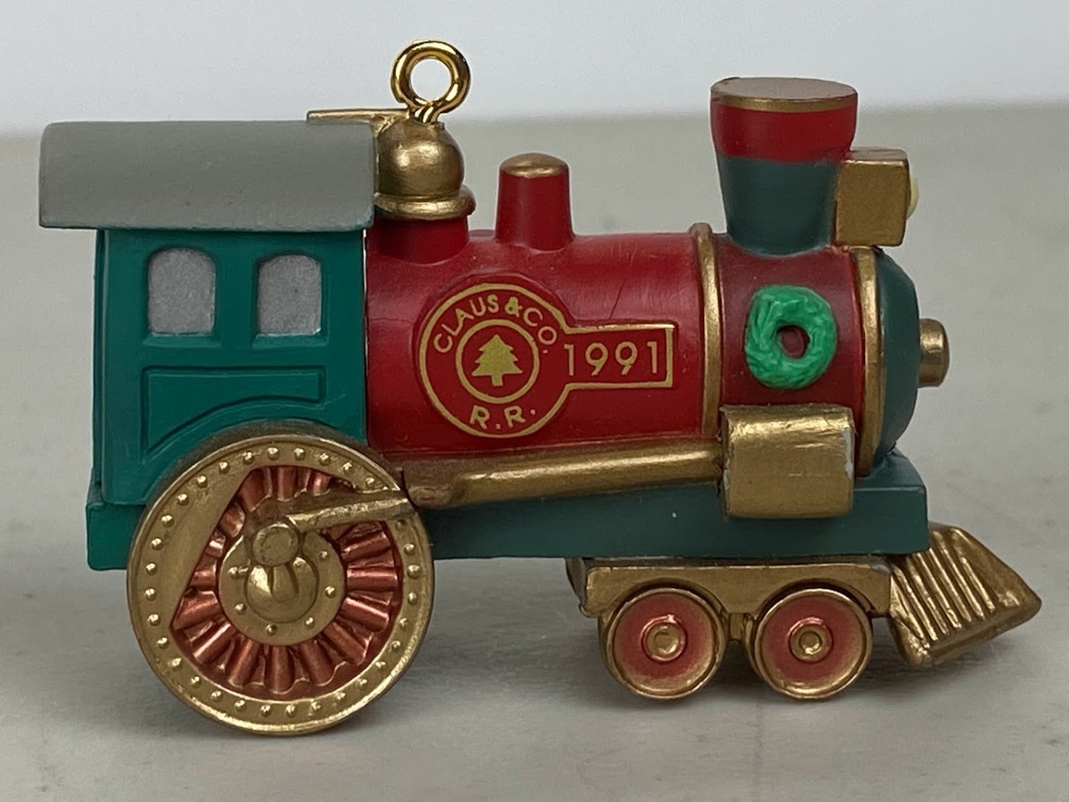 Hallmark Claus & Company RR-Railroad Locomotive -no box- Red and Green Train with wreath, 1991, gold wheels