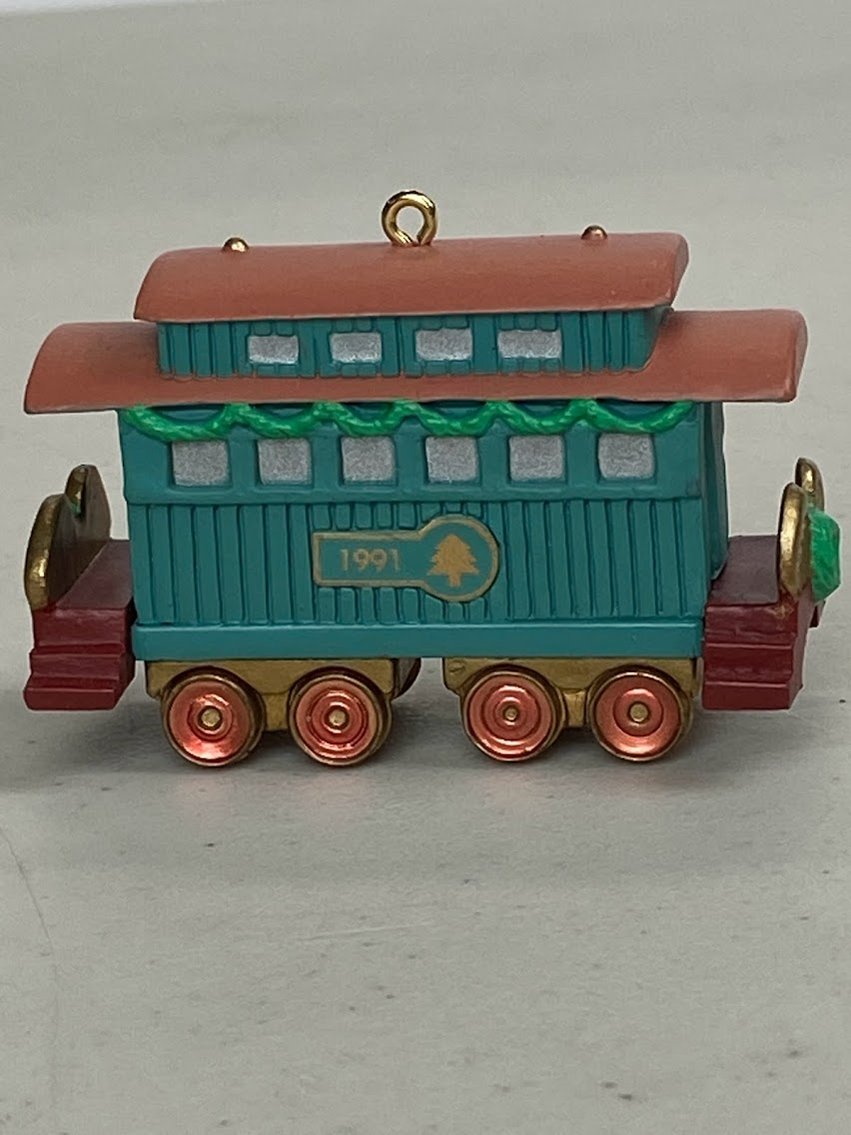 Hallmark Green Passenger Car 1991- no box