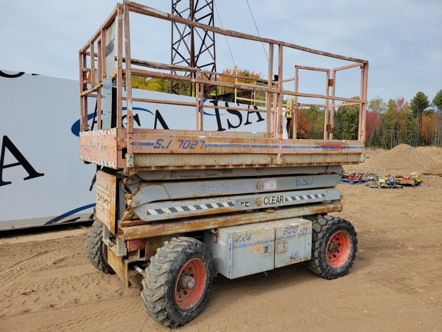 Skyjack 7027 Scissor Lift