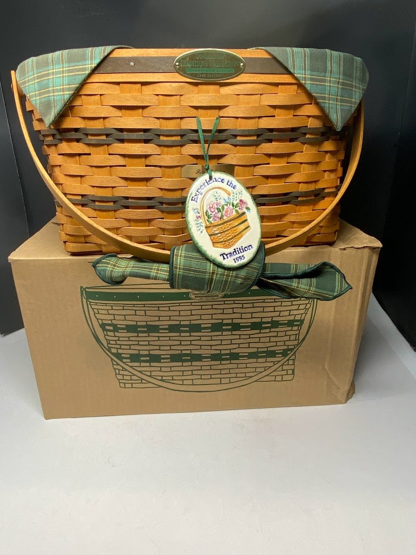 1995 Collector's Club Traditions Family  Basket