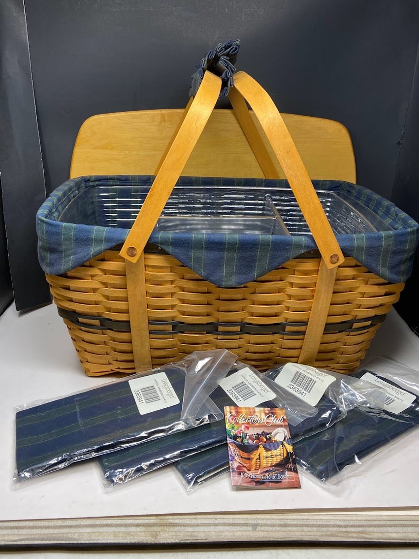 Collector's Club Basket-1999 Family Picnic 