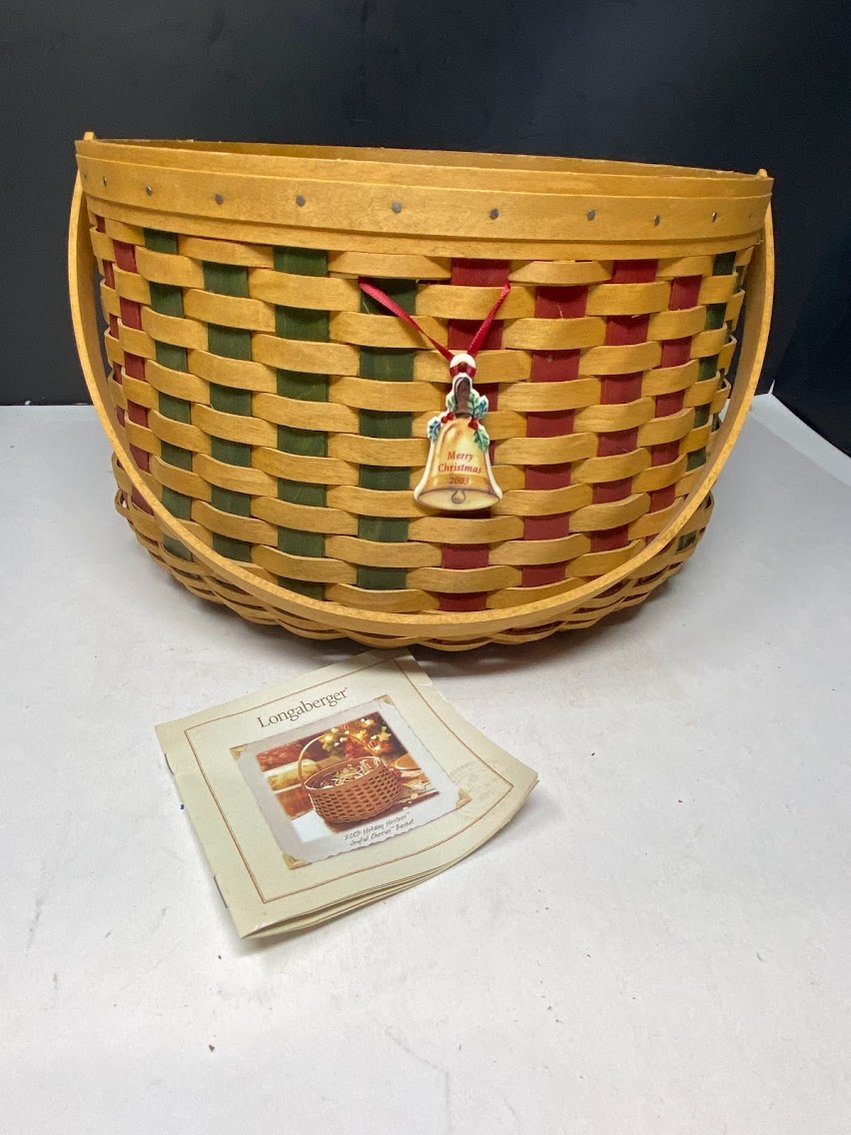 2003 Holiday Hostess Christmas Joyful Chorus basket